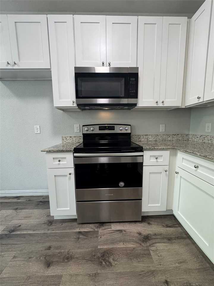 2026 Brookes St - Photo 6 of 13