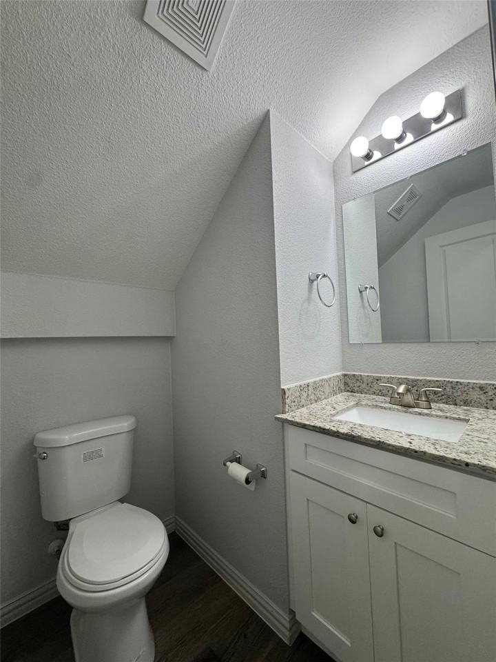 2026 Brookes St - Photo 7 of 13