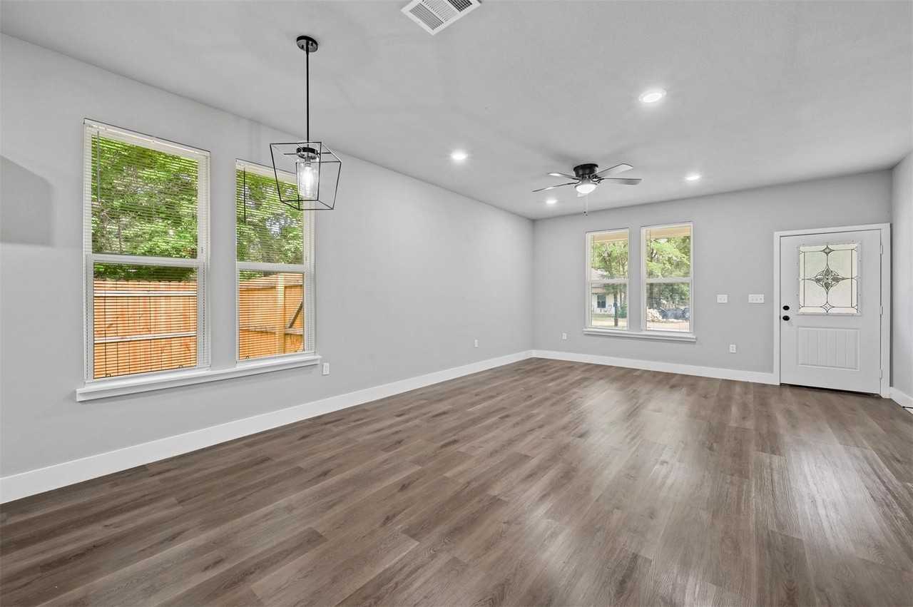 6147 Shawnee Dr - Photo 2 of 19