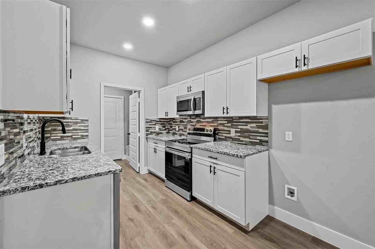 6147 Shawnee Dr - Photo 6 of 19