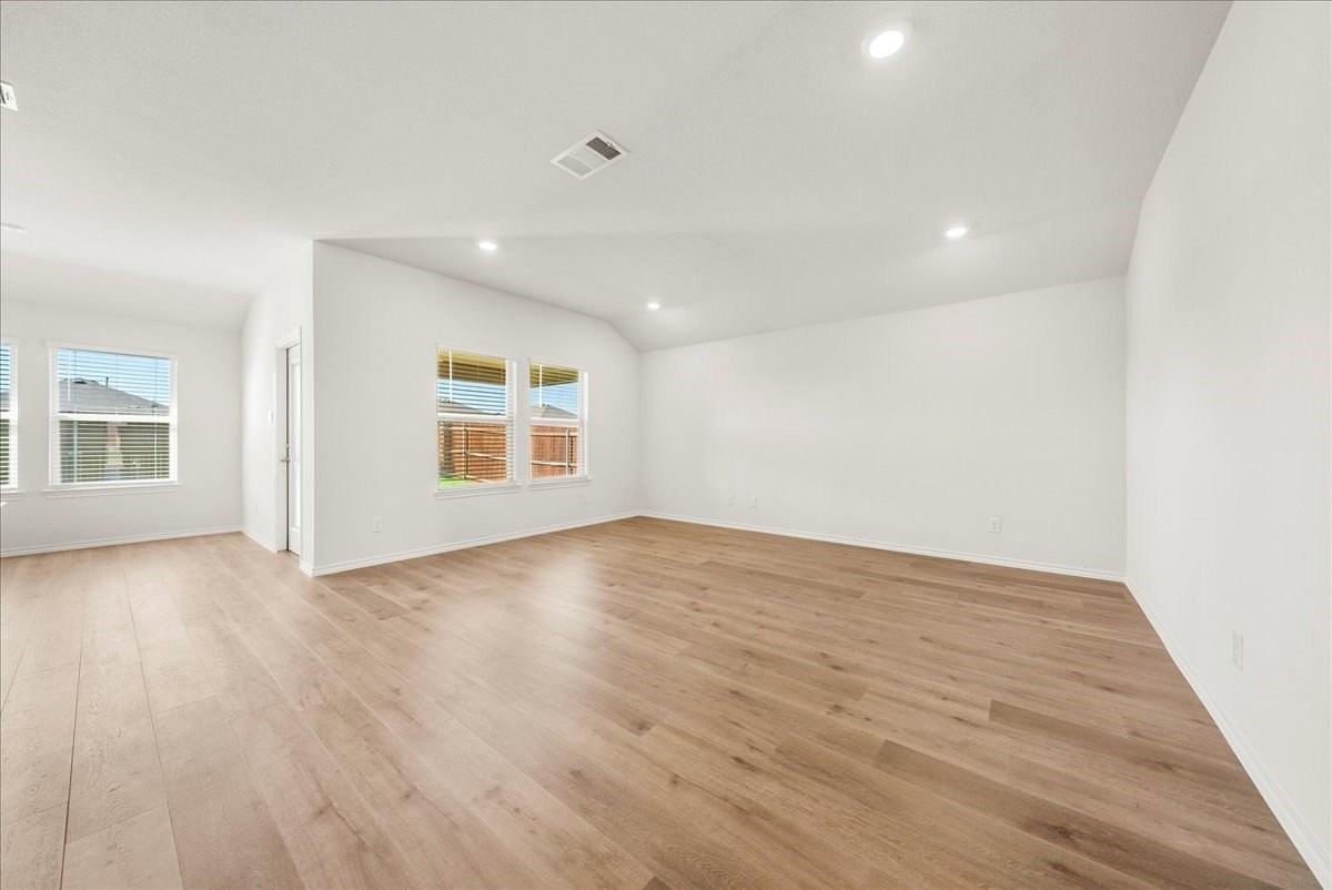 1532 Skyline Dr - Photo 4 of 20