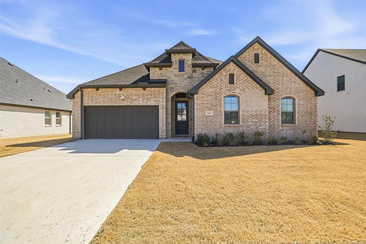 513 Fieldstone Ln - Photo 4 of 40