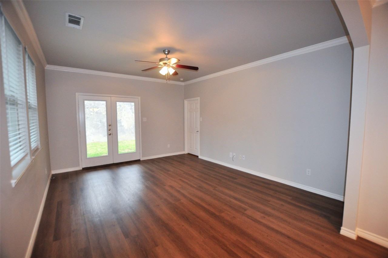 1102 Story Book Ln - Photo 2 of 16