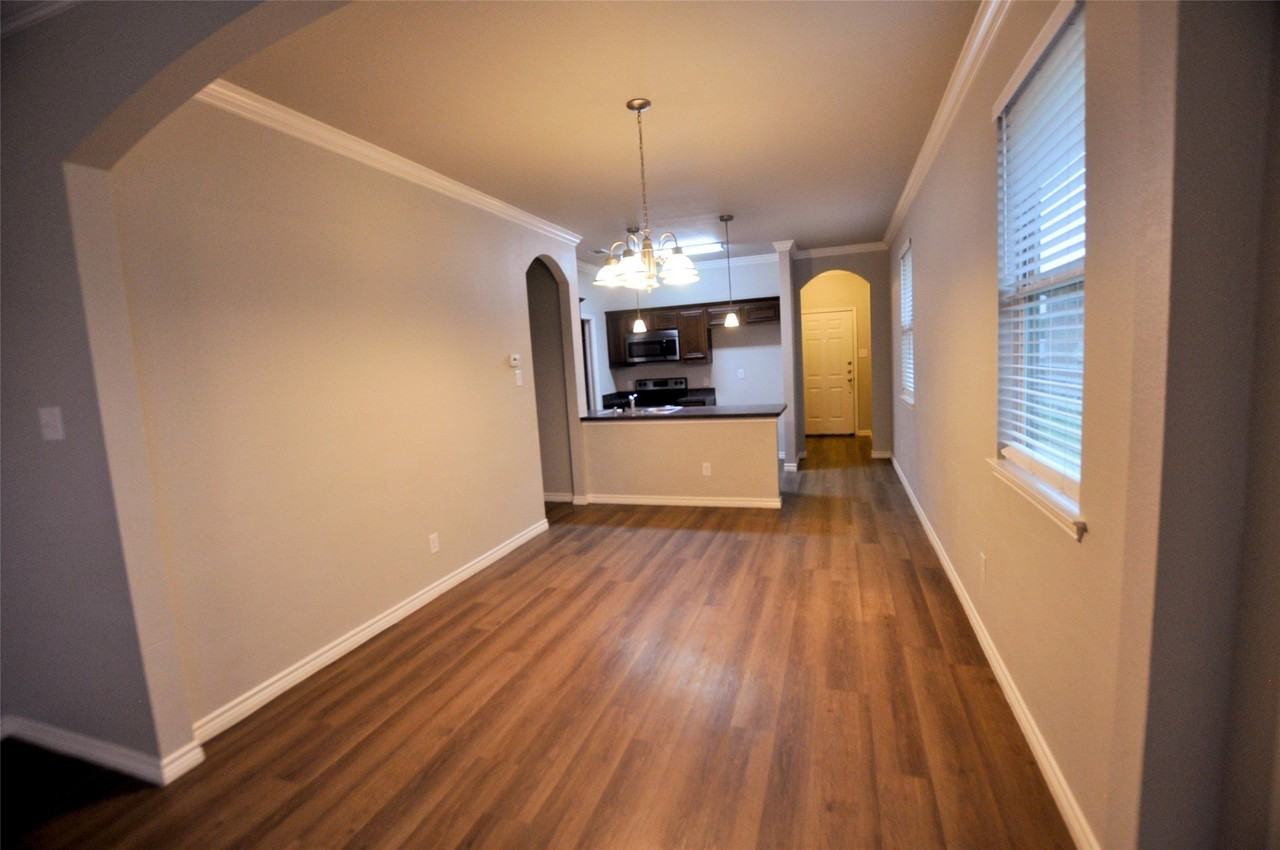 1102 Story Book Ln - Photo 6 of 16