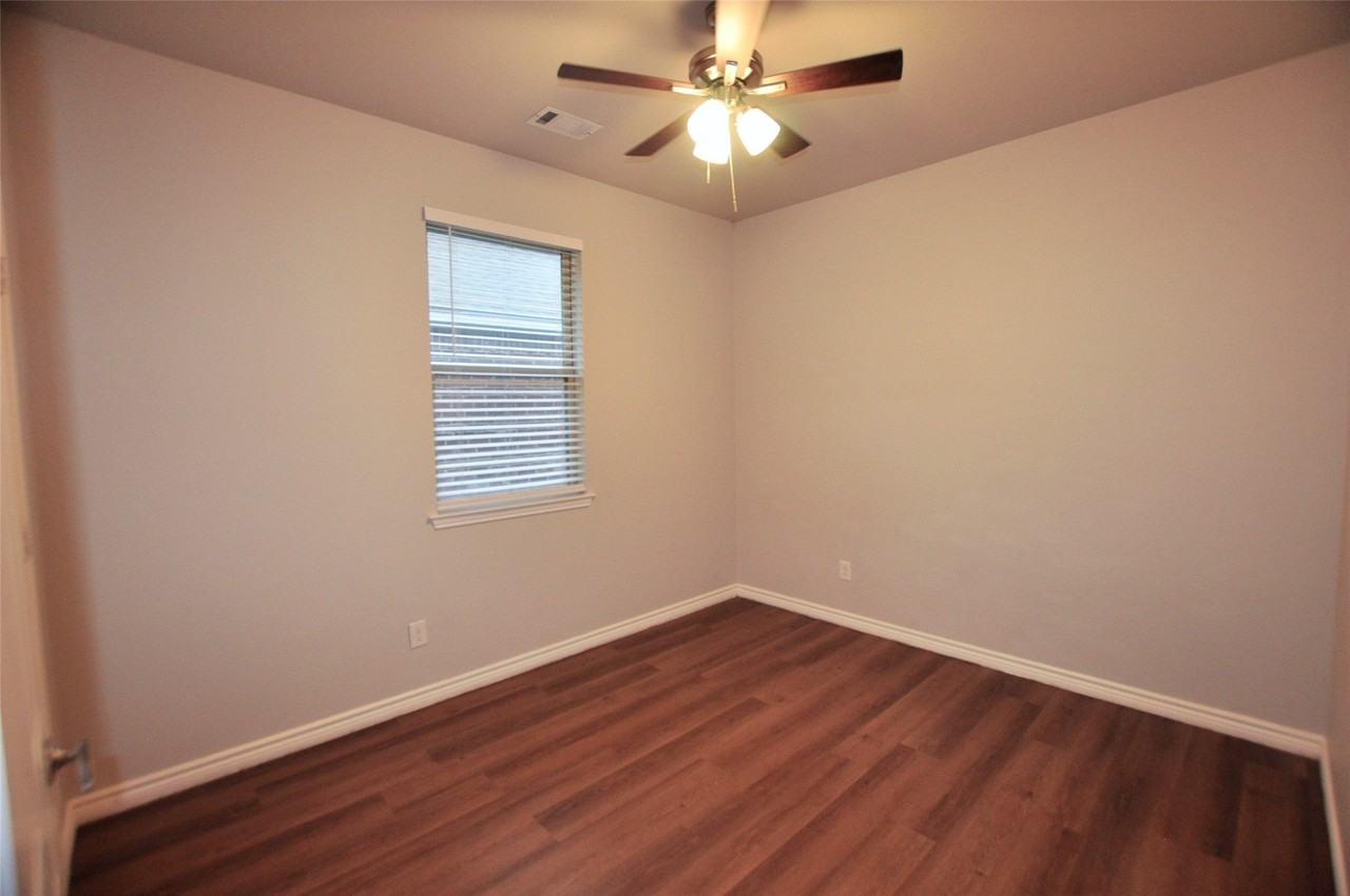 1102 Story Book Ln - Photo 7 of 16