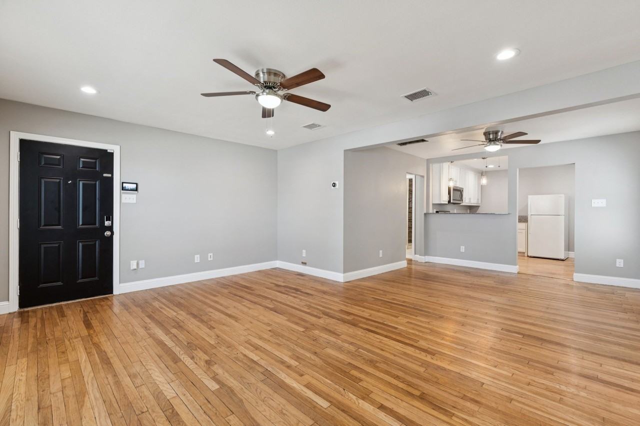 3222 Inwood Rd - Photo 2 of 25