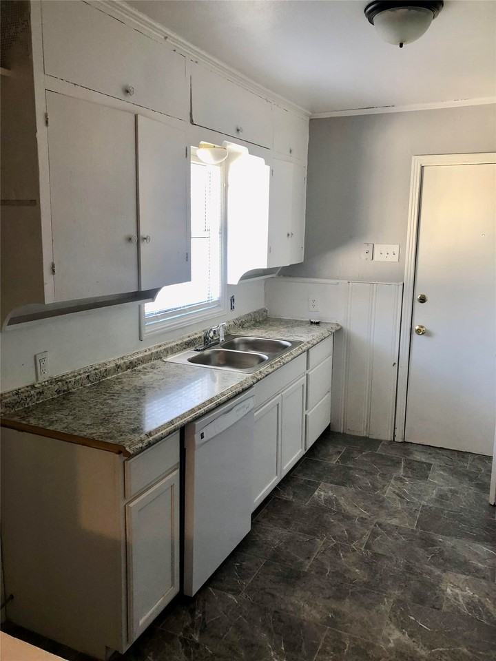 1622 Park Ave - Photo 4 of 9