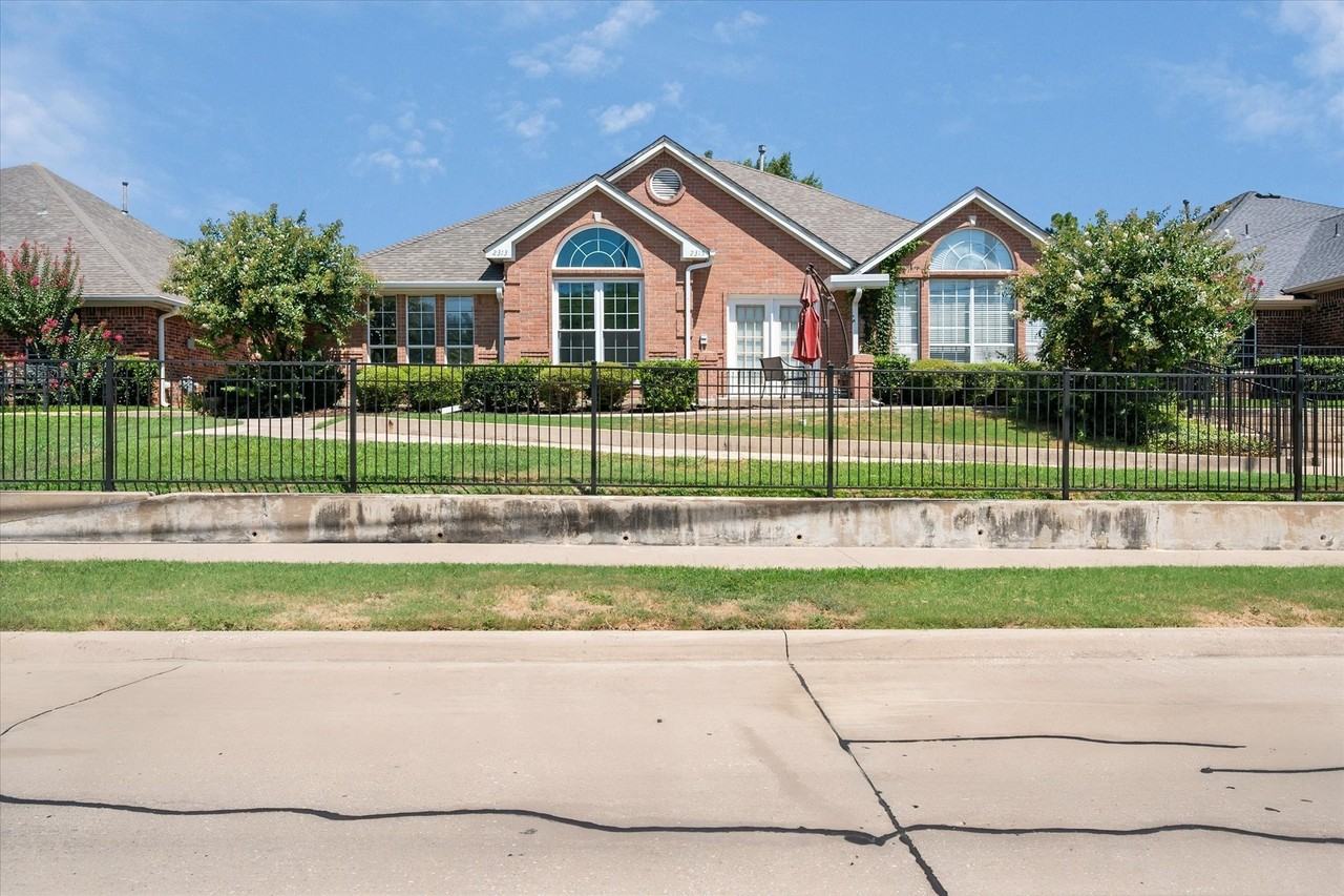 2313 Ragland Rd - Photo 2 of 31
