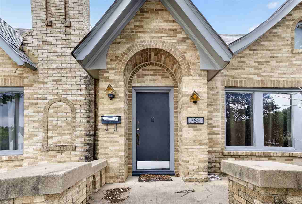 2601 S University Dr - Photo 2 of 34