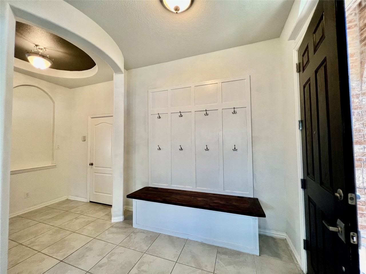 1429 Freesia Dr - Photo 4 of 22