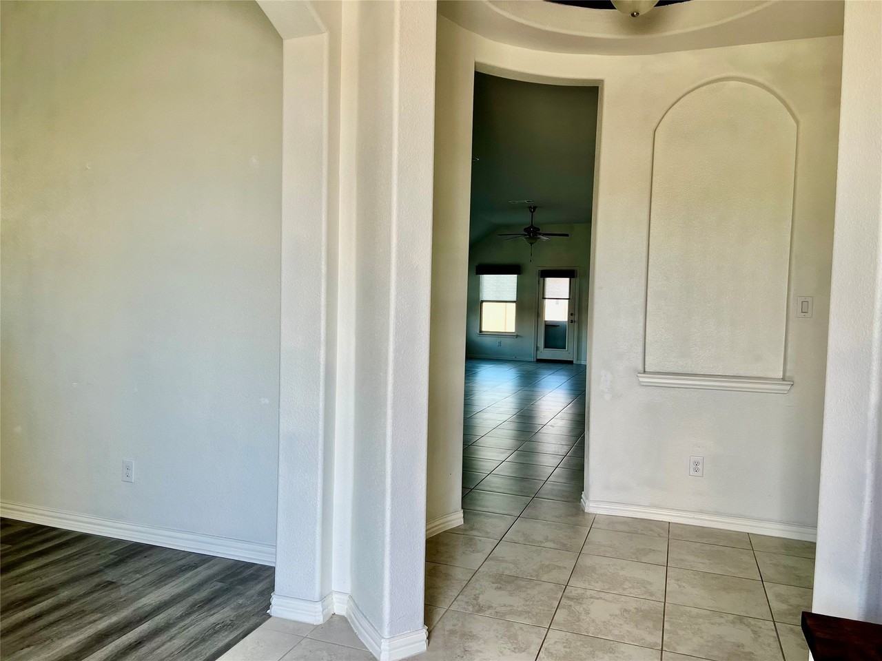 1429 Freesia Dr - Photo 5 of 22