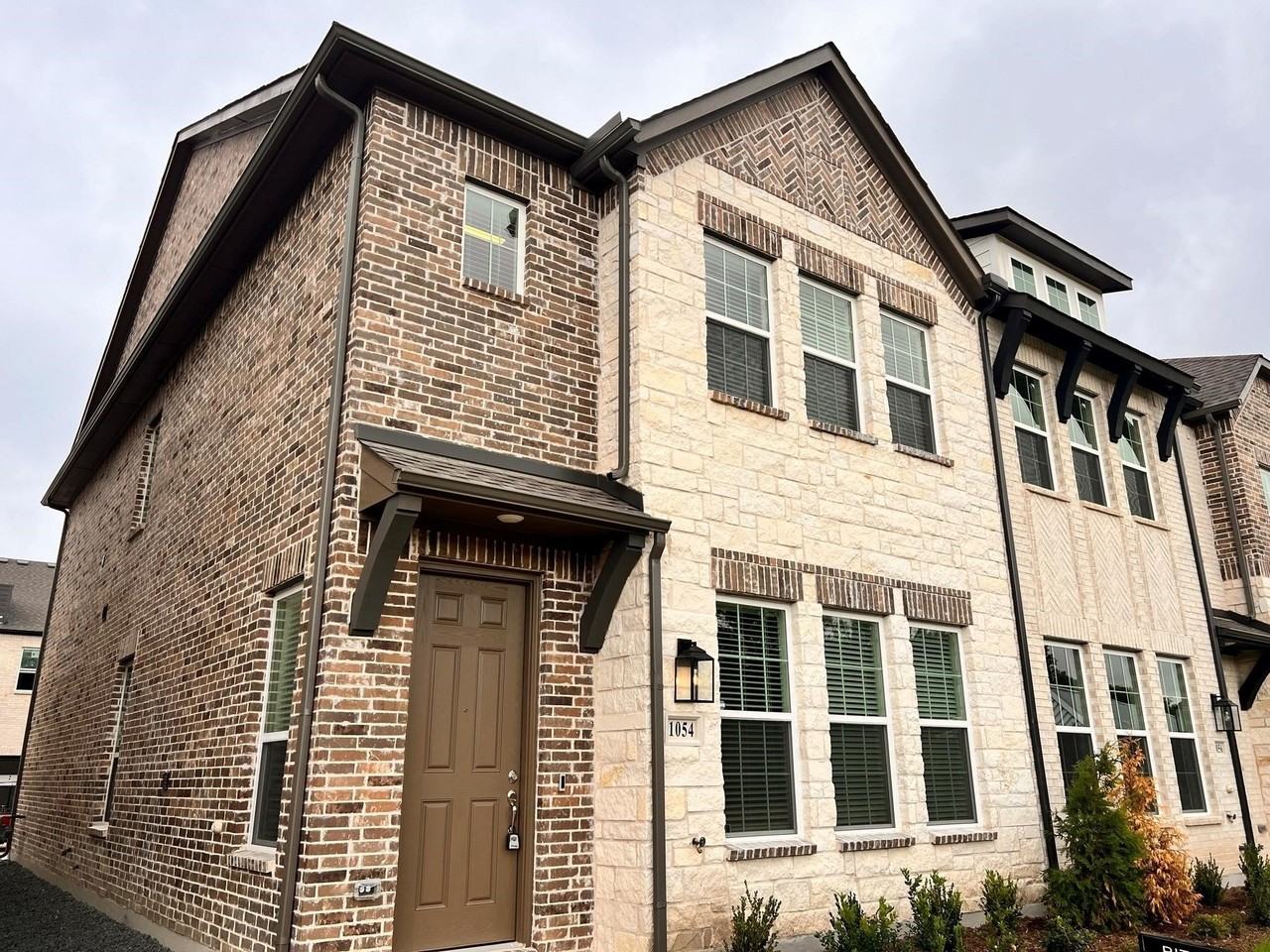 1054 Old Rosebud Dr - Photo 2 of 24