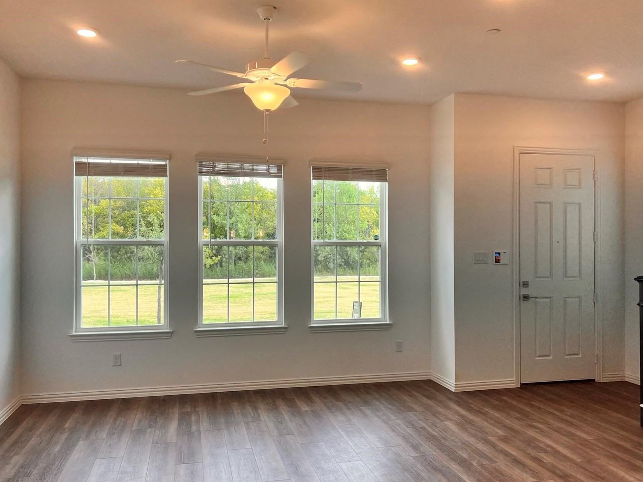 1054 Old Rosebud Dr - Photo 4 of 24