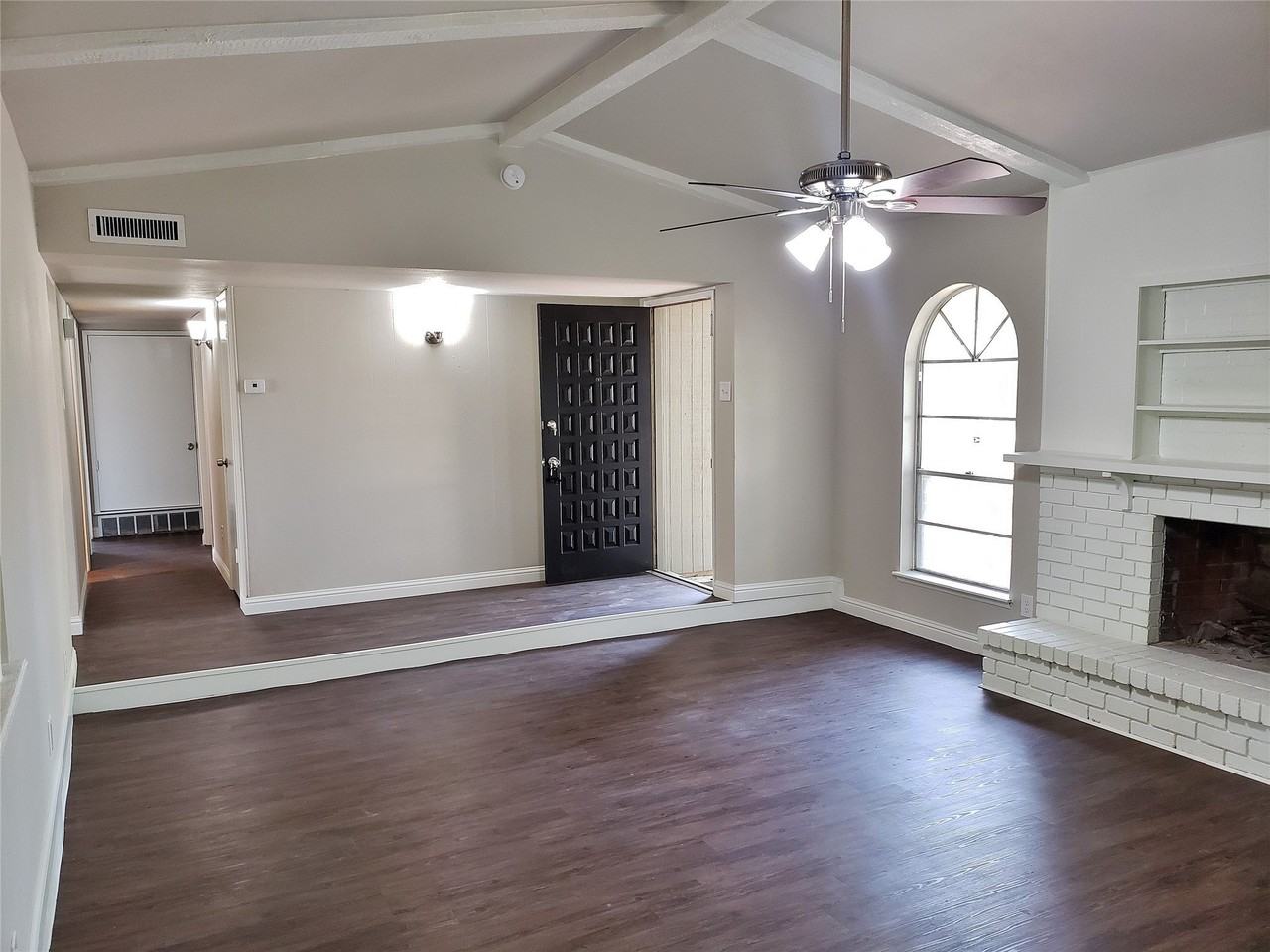 1320 Iris Ln - Photo 2 of 21