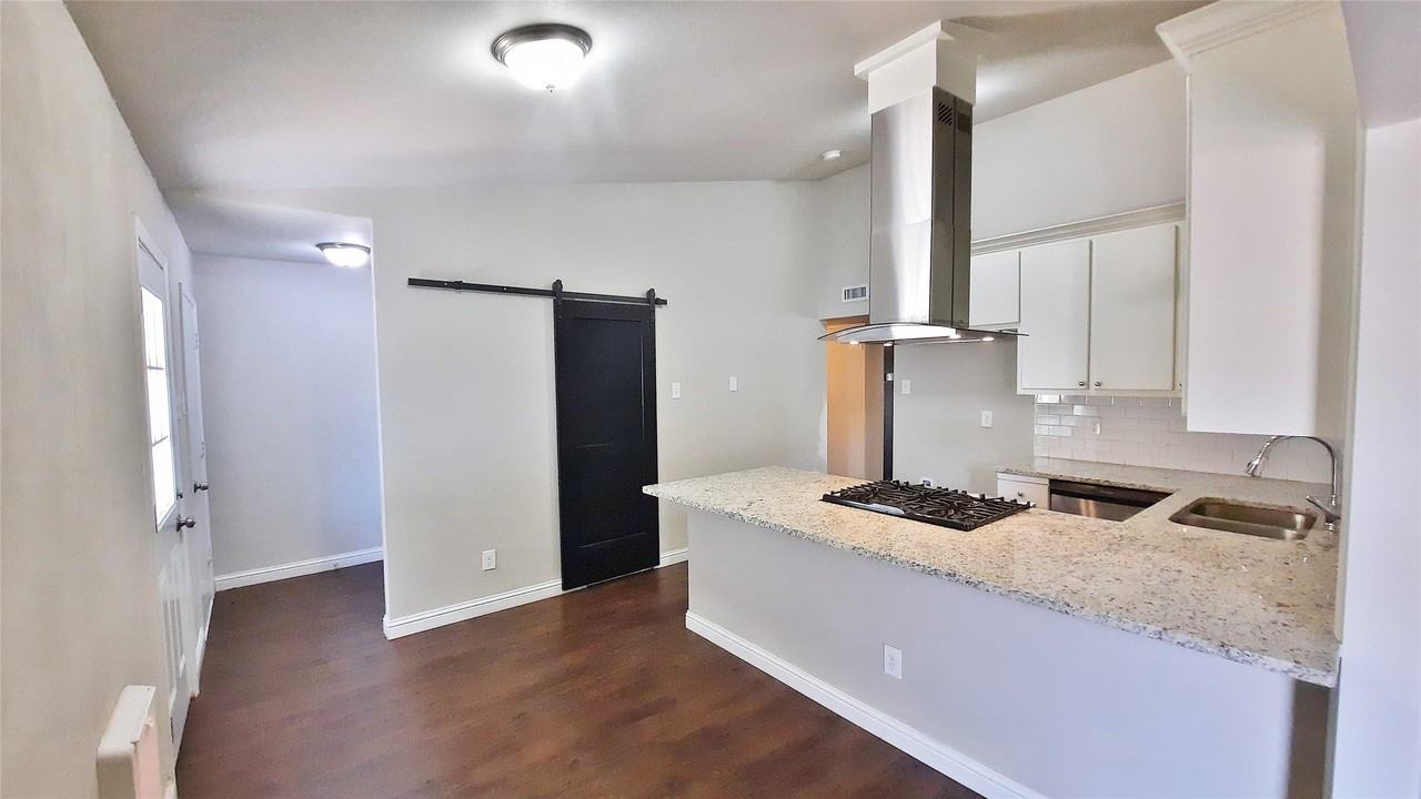 1320 Iris Ln - Photo 6 of 21