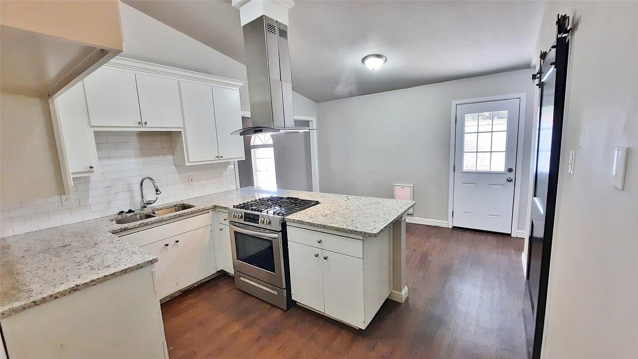 1320 Iris Ln - Photo 7 of 21