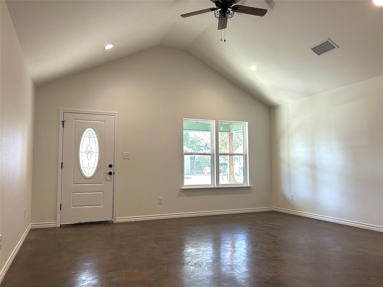 405 S 6th St - Photo 2 of 14