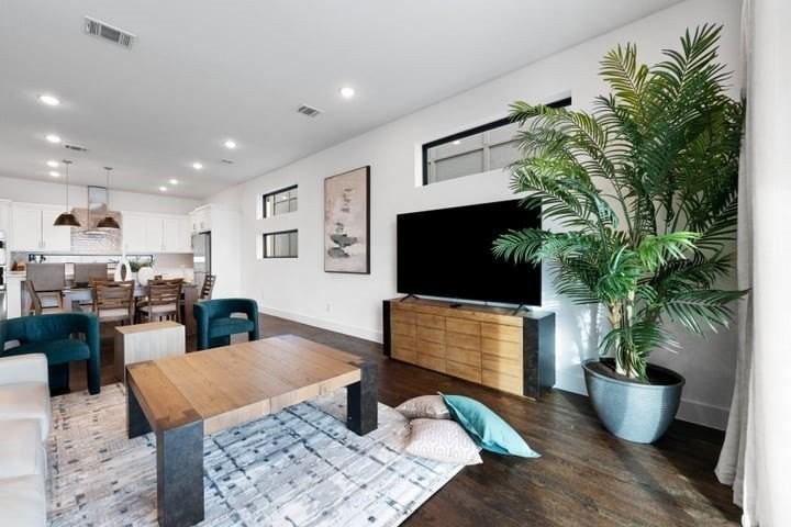 8609 Secretariat Dr - Photo 4 of 34