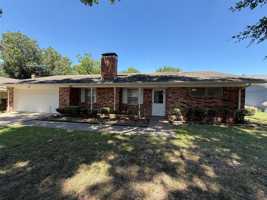 featured image of 124 Poinsetta Cir