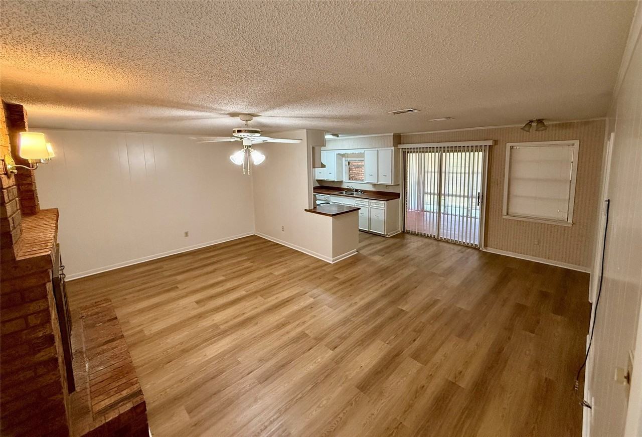 124 Poinsetta Cir - Photo 2 of 11