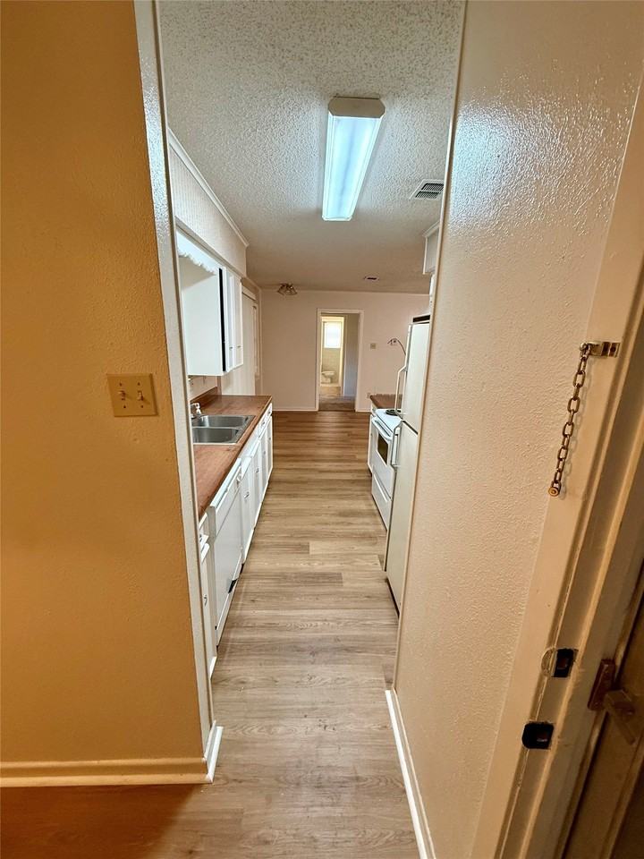 124 Poinsetta Cir - Photo 4 of 11