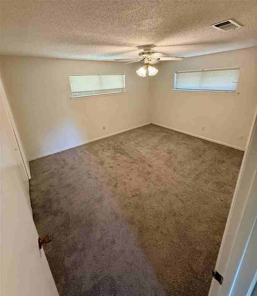 124 Poinsetta Cir - Photo 7 of 11