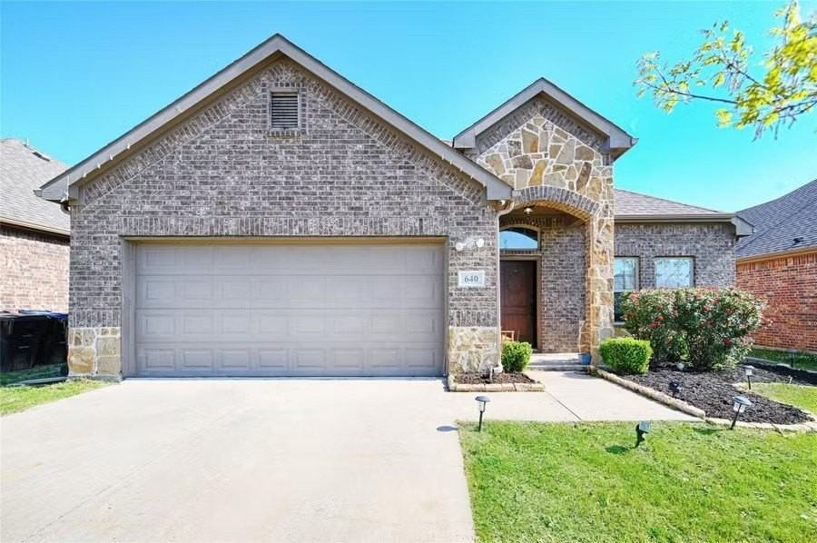 640 Teakwood Dr - Photo 2 of 27
