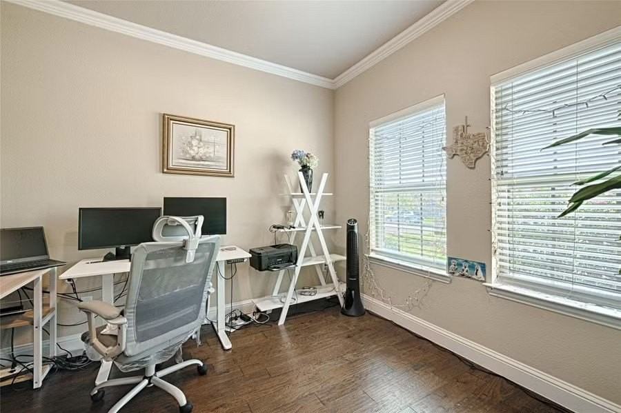 640 Teakwood Dr - Photo 4 of 27