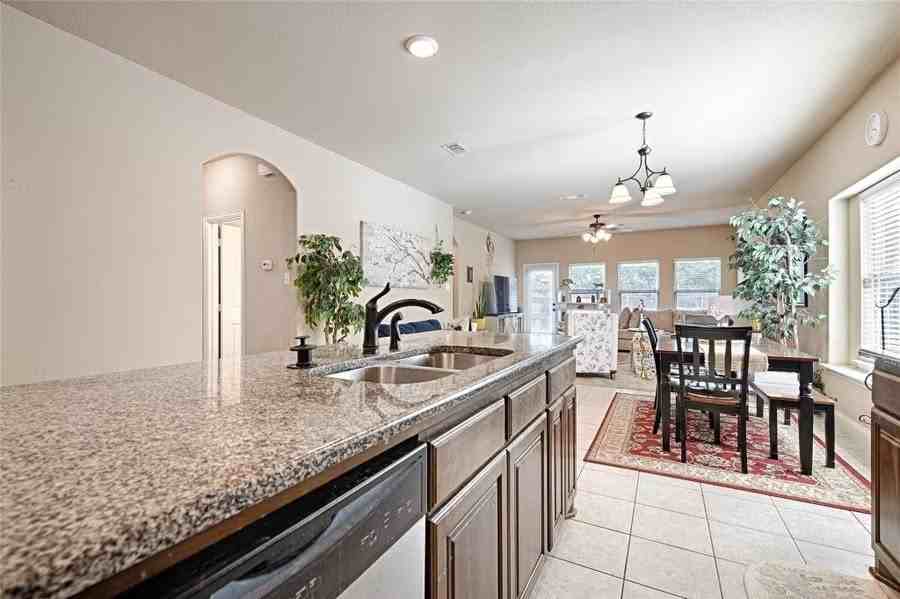 640 Teakwood Dr - Photo 6 of 27
