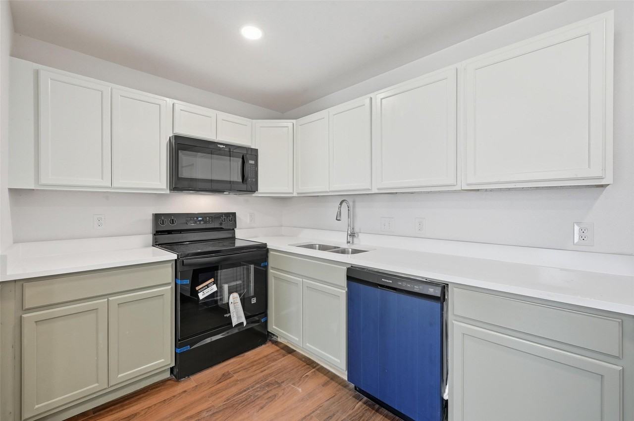 8708 Ronnie St - Photo 2 of 15