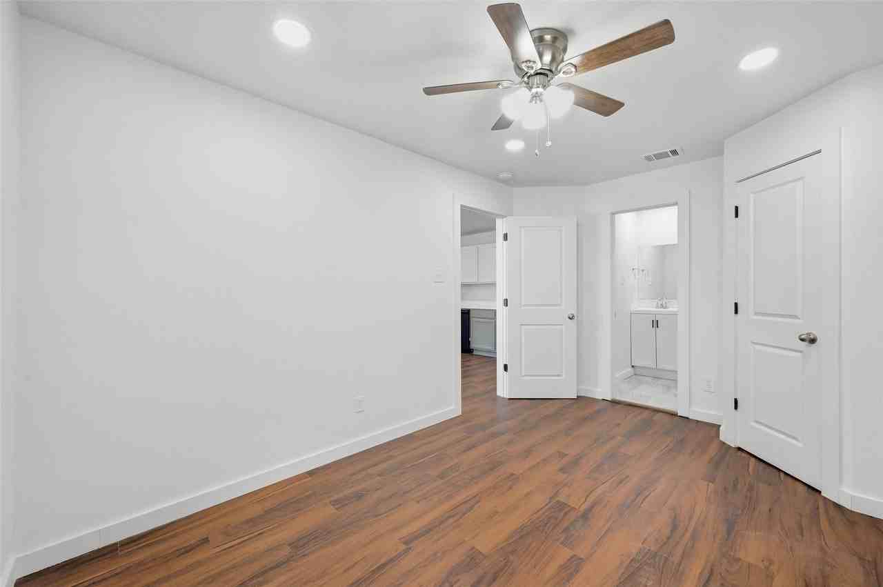 8708 Ronnie St - Photo 6 of 15