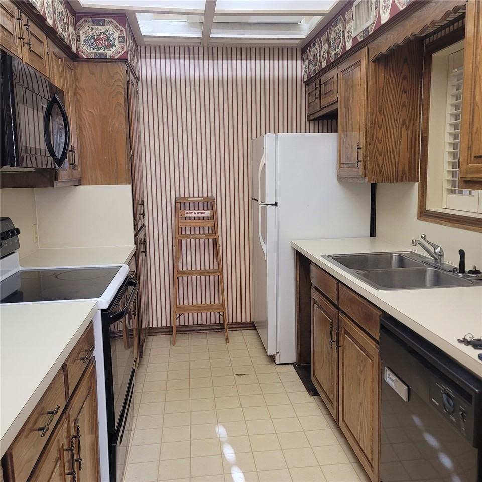 212 W Knox St #2 - Photo 5 of 11