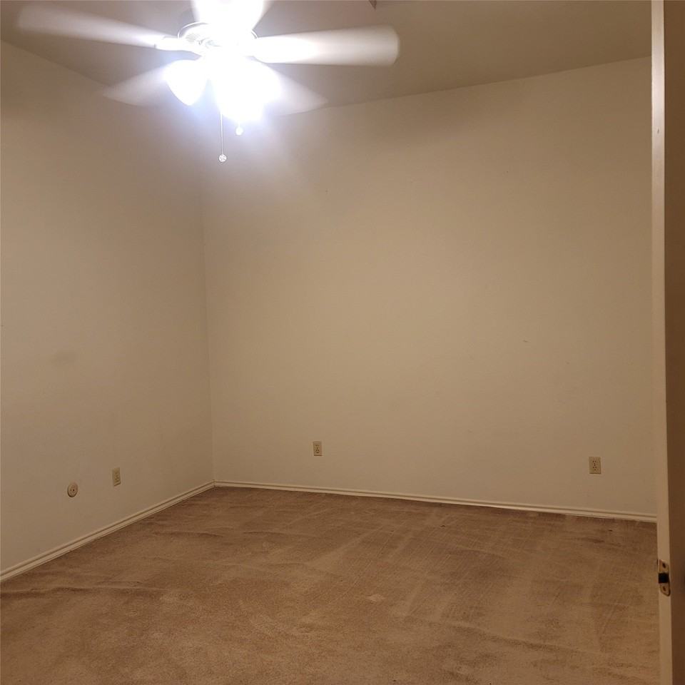212 W Knox St #2 - Photo 7 of 11