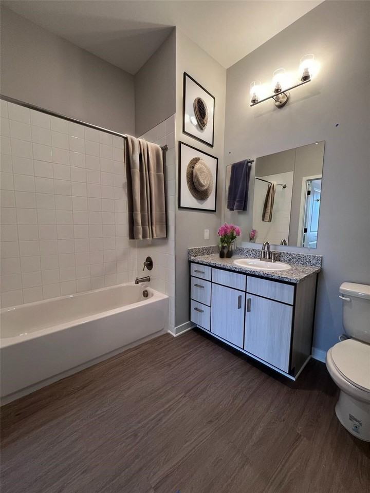 112 E Greenhill Ln #304 - Photo 6 of 10