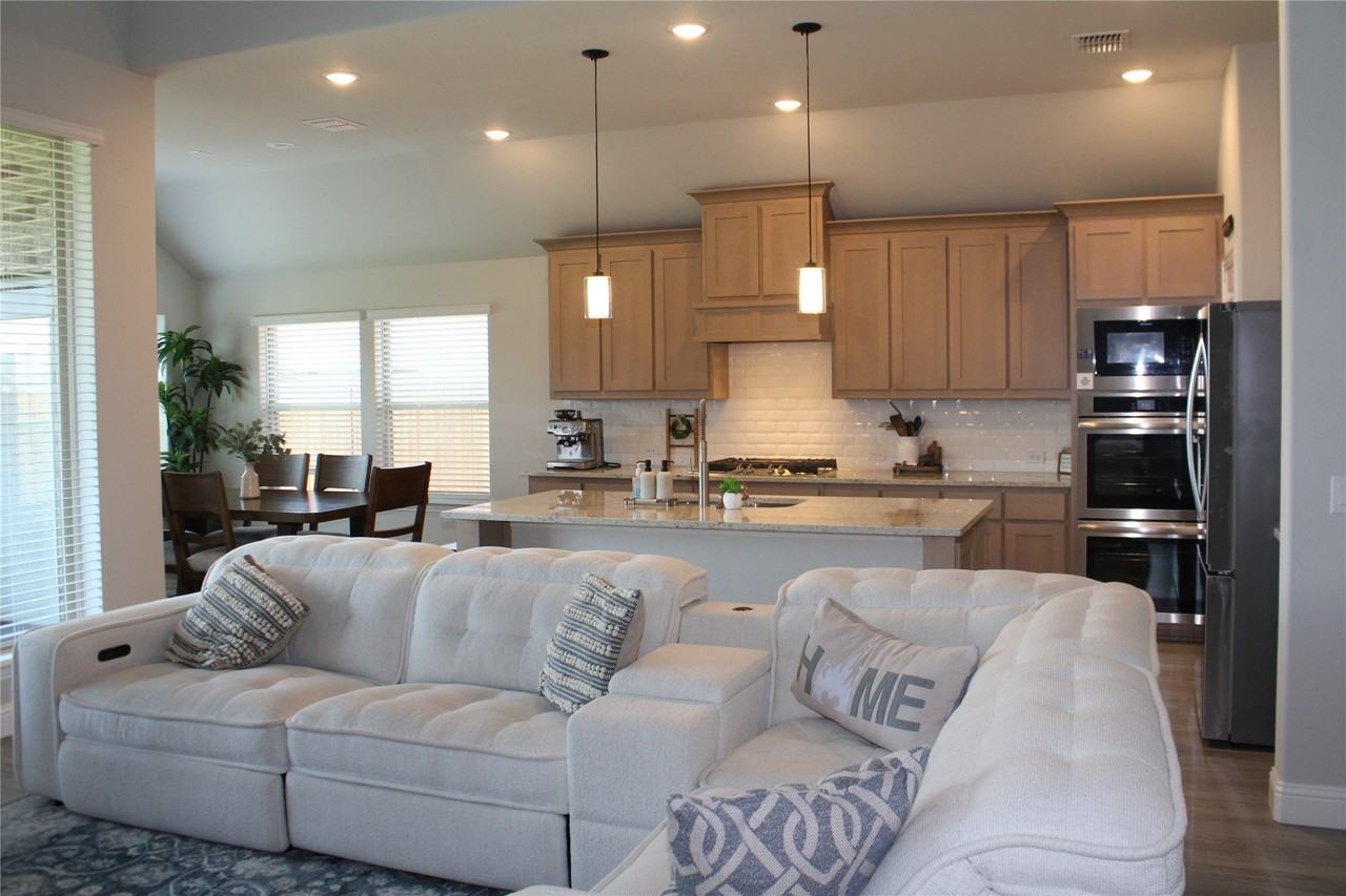 4405 Copper Point Dr - Photo 2 of 27