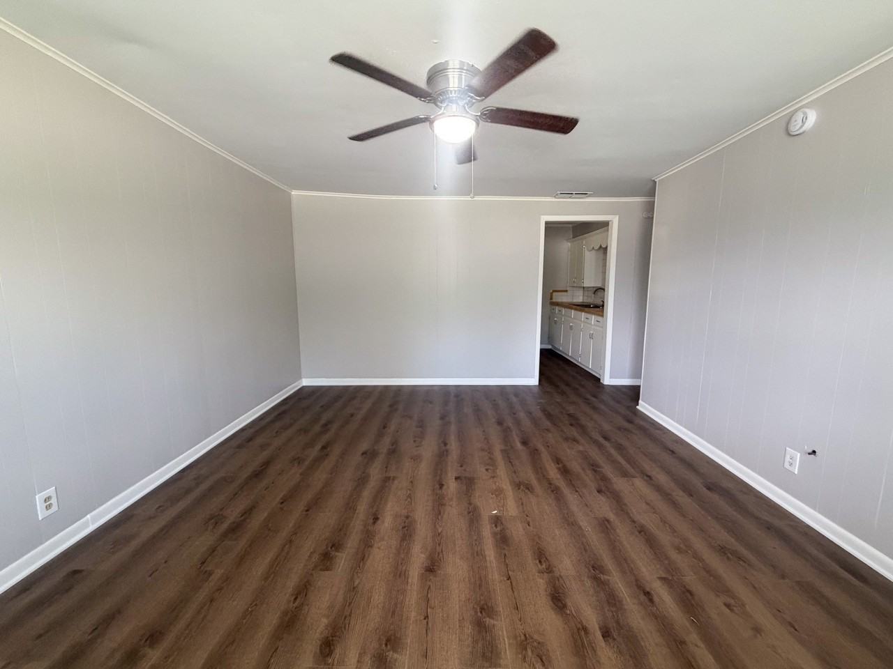 900 E 6th Ave #2 - Photo 4 of 11