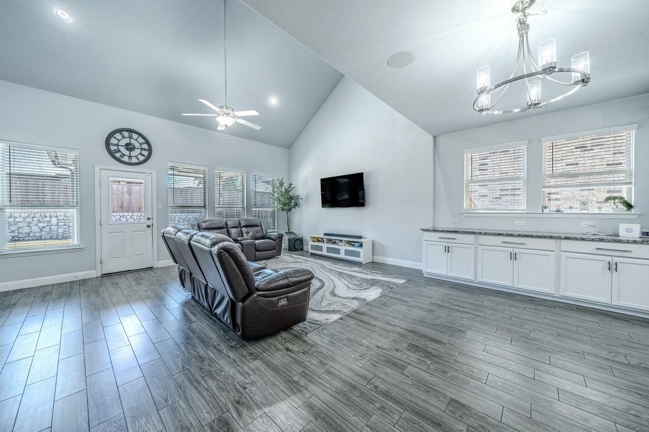 6132 Hightower St - Photo 4 of 25