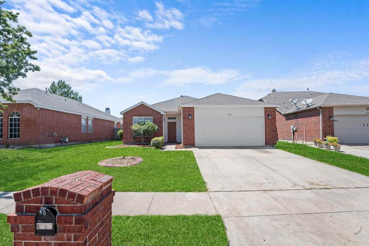 1052 Harriman Dr - Photo 2 of 17
