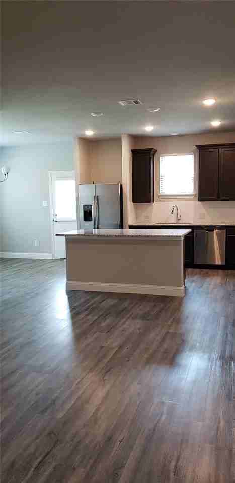 4925 Sanger Circle Dr - Photo 4 of 17