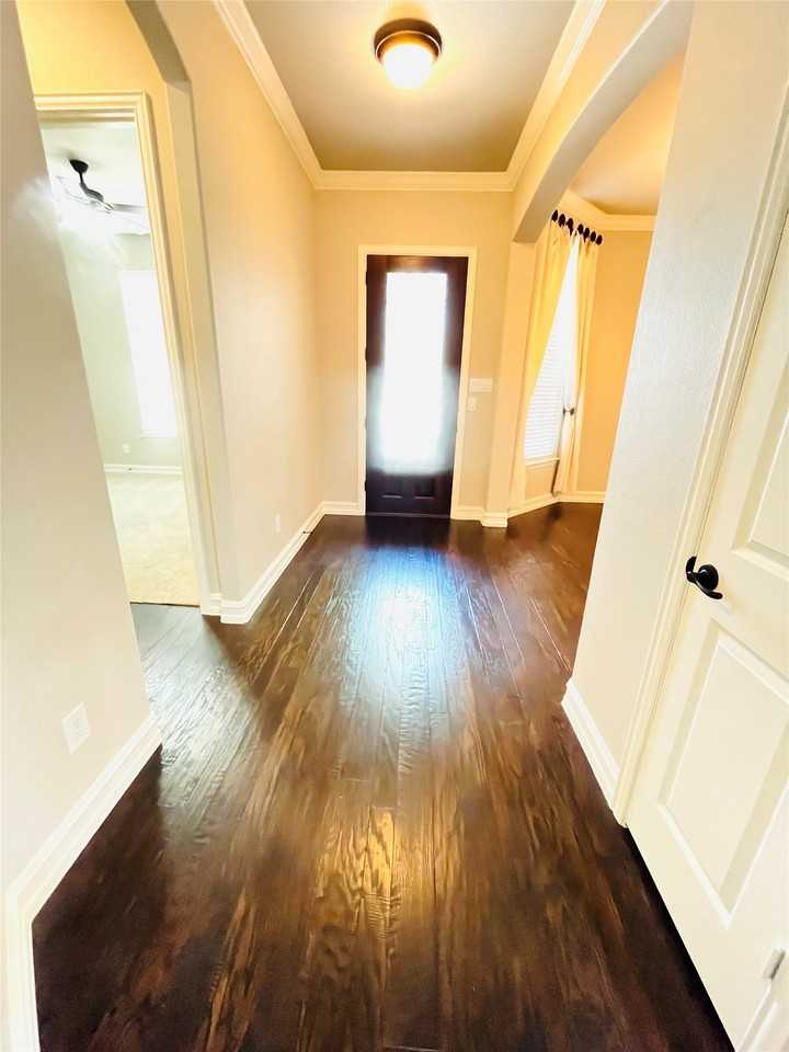 5601 Sunstar Ln - Photo 3 of 16