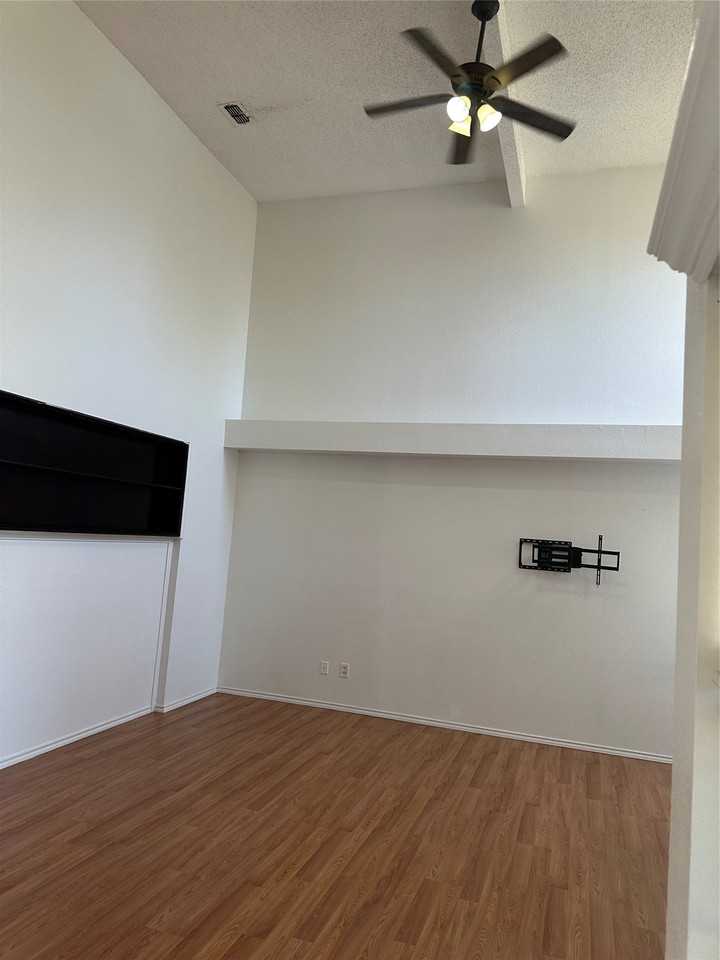 2071 Briarcliff Rd - Photo 2 of 12