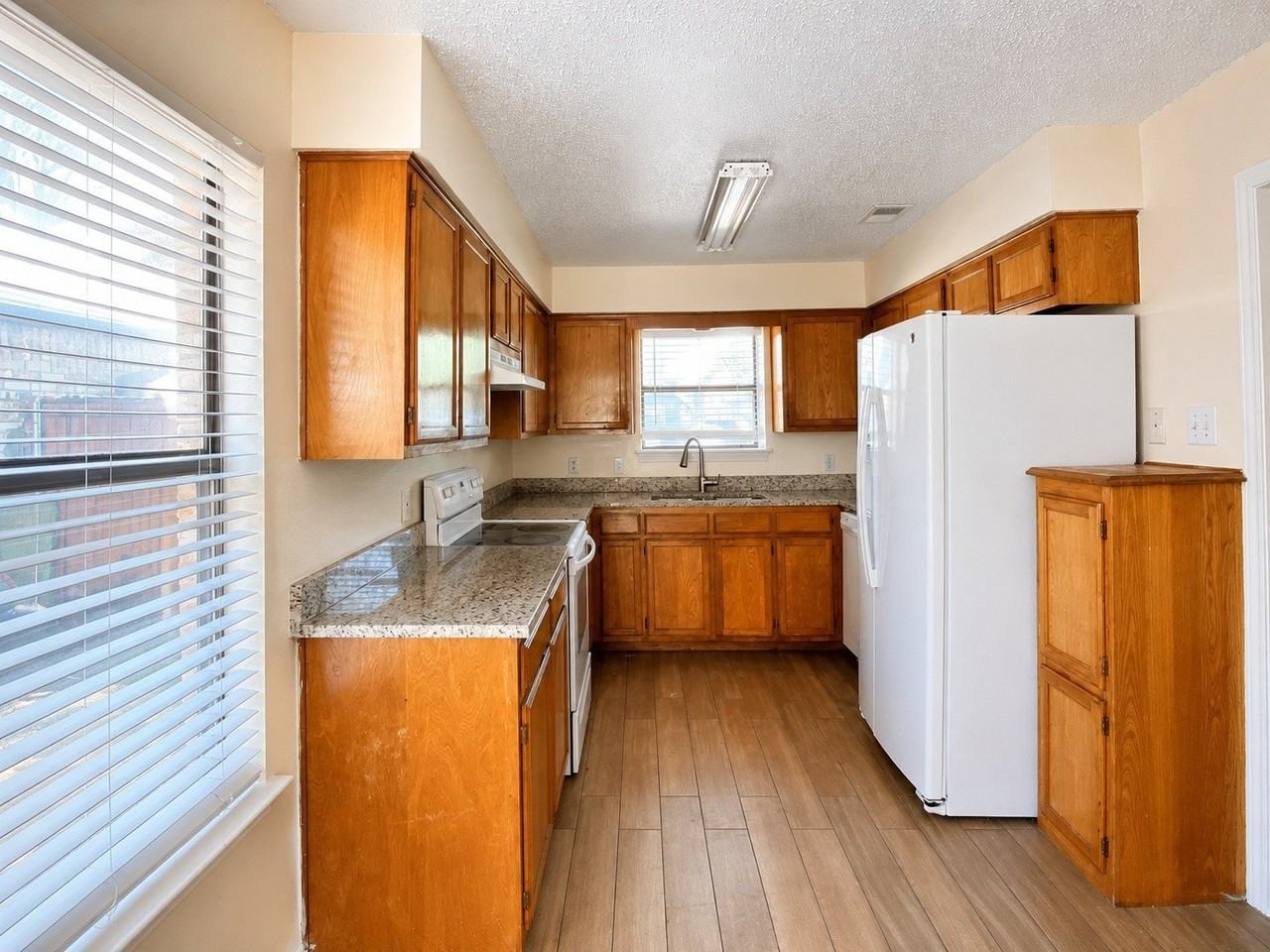 530 Rawls Cir - Photo 2 of 11