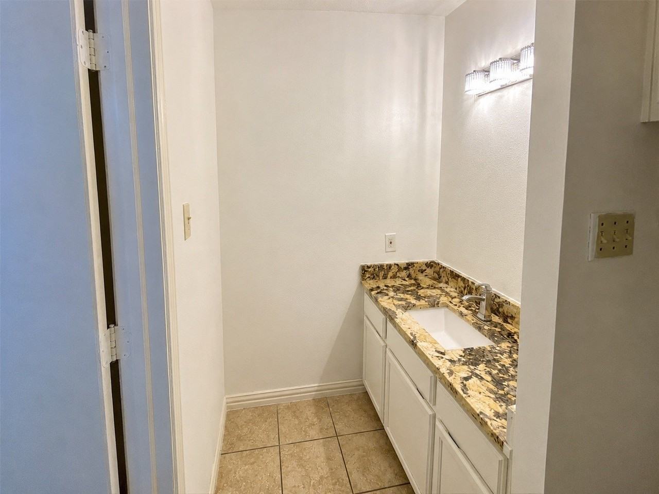 530 Rawls Cir - Photo 6 of 11