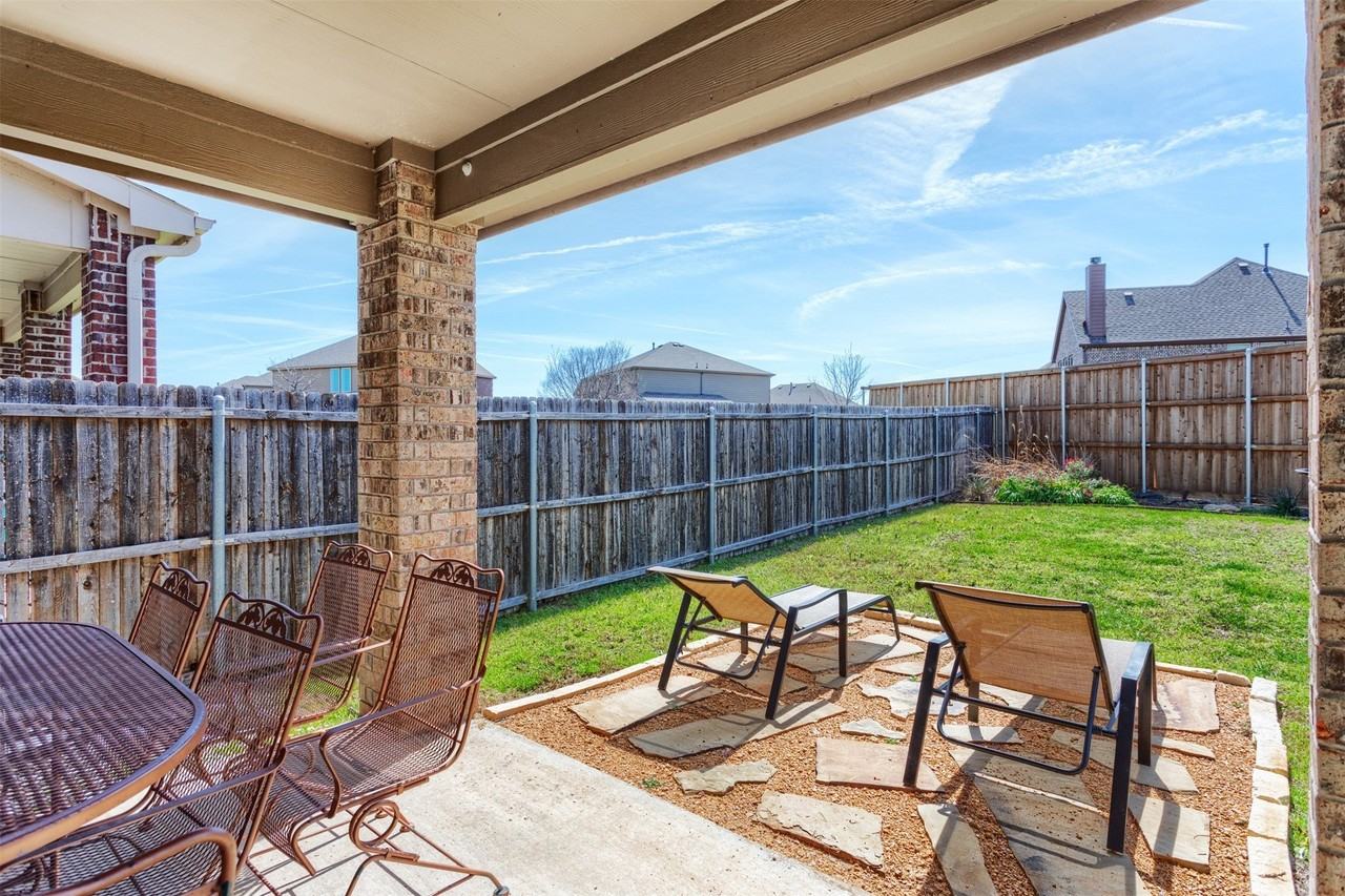 912 Lake Cypress Ln - Photo 2 of 36
