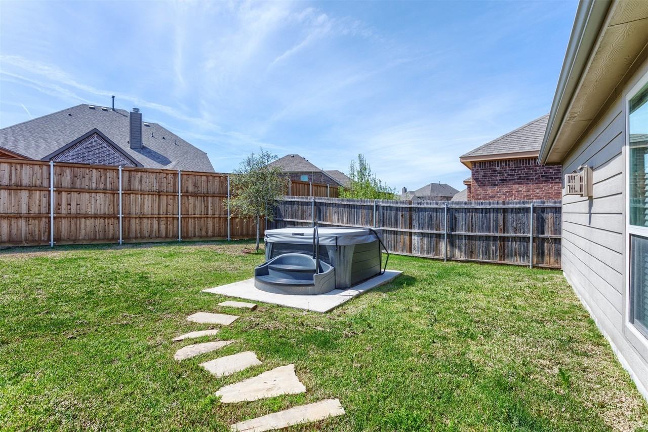 912 Lake Cypress Ln - Photo 3 of 36