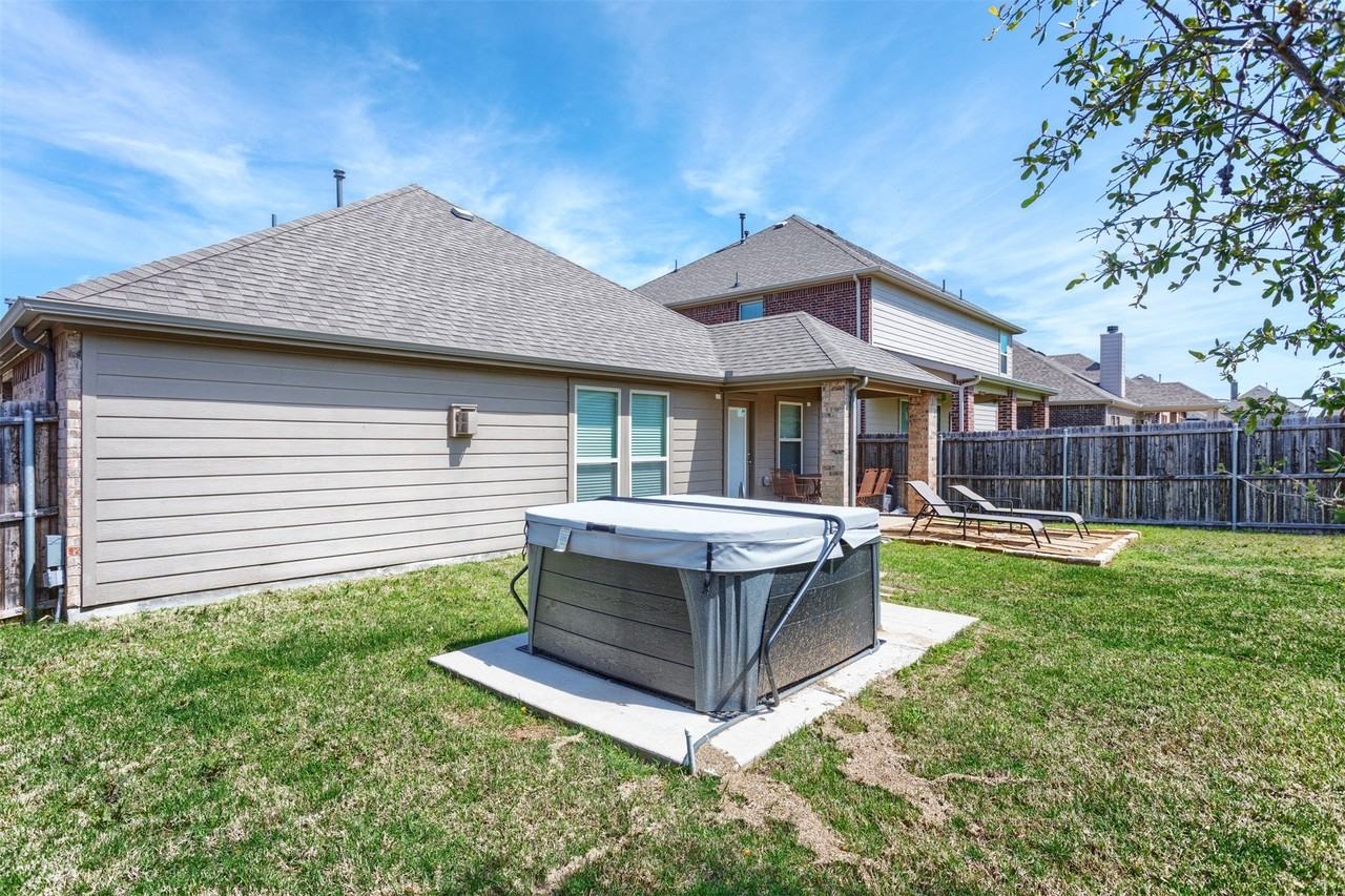 912 Lake Cypress Ln - Photo 4 of 36