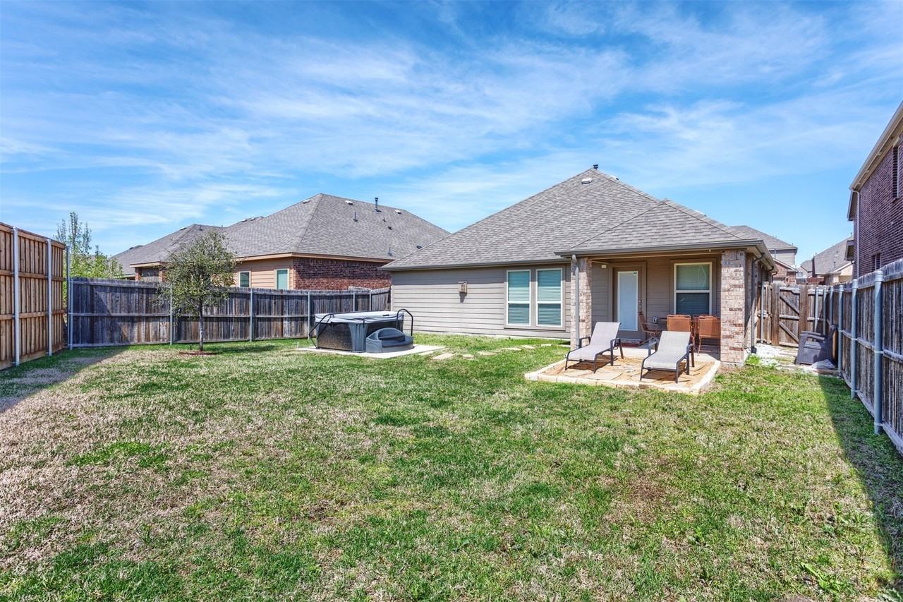912 Lake Cypress Ln - Photo 5 of 36