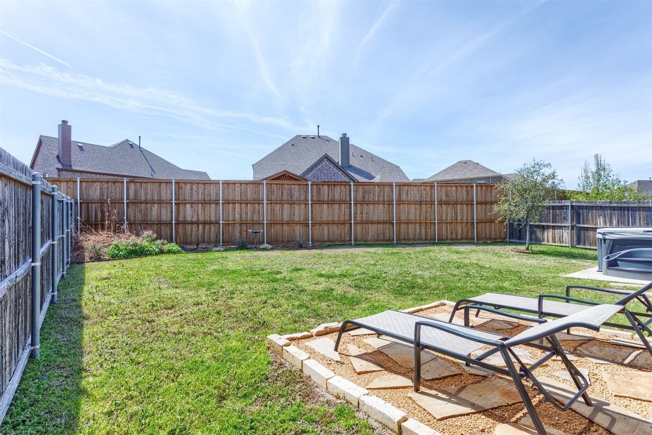 912 Lake Cypress Ln - Photo 6 of 36