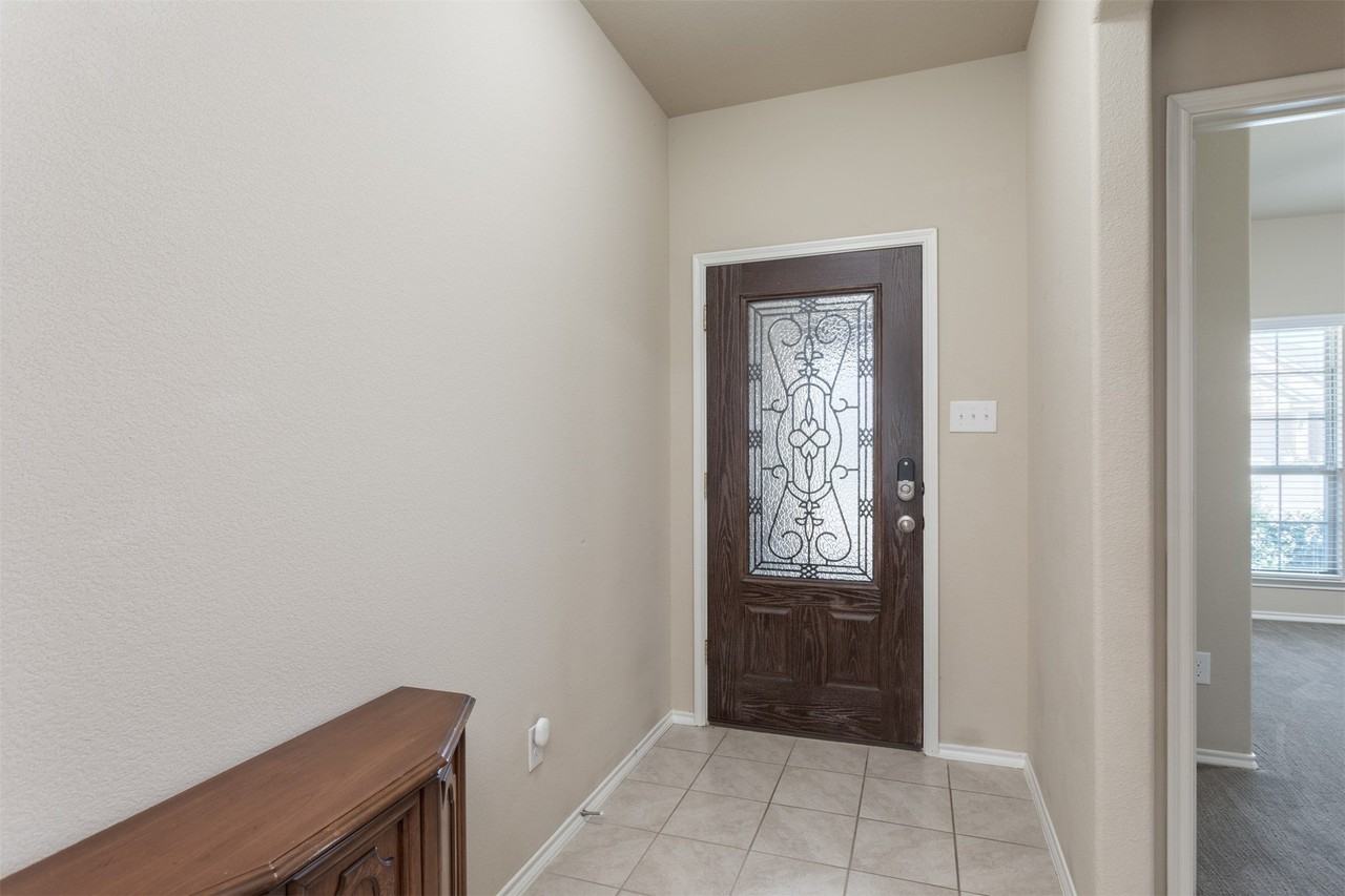 912 Lake Cypress Ln - Photo 7 of 36