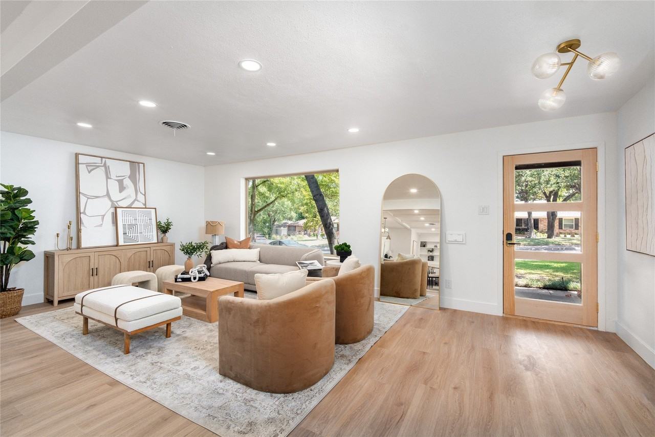8540 Bretshire Dr - Photo 4 of 24
